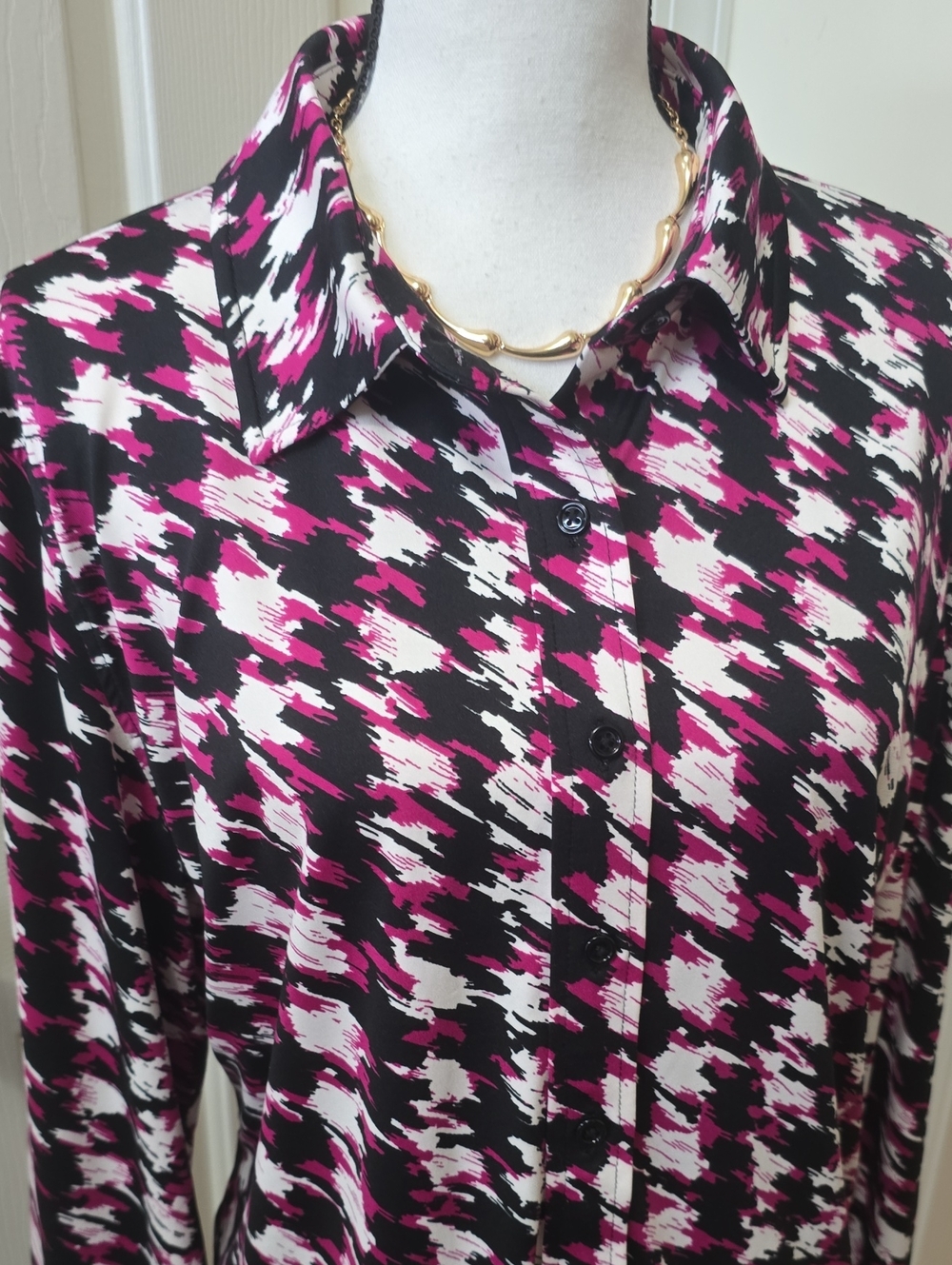 THE LIMITED BRAND WOMEN'S PURPLE & BLACK FRONT BUTTON LONG SLEEVES TOP SIZE XL.